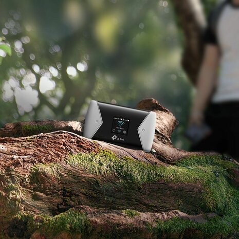 M7450 Mobile hotspot (4G LTE Advanced, 300 Mbps, 802.11ac)